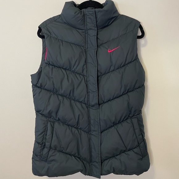 NIKE Black Puffer Vest - Picture 2 of 5